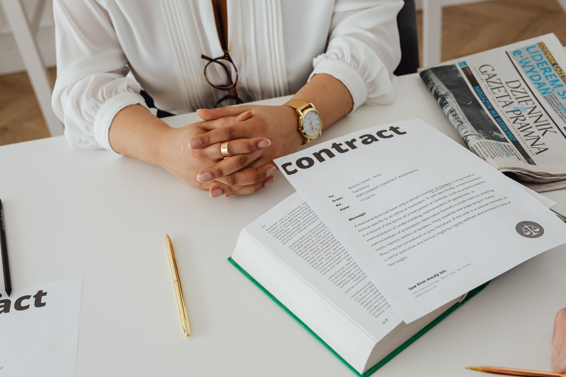 Choosing Law and Forum in Cross‑Border Contracts: Comparative Best Practices for Drafting Choice‑of‑Law and Jurisdiction Clauses