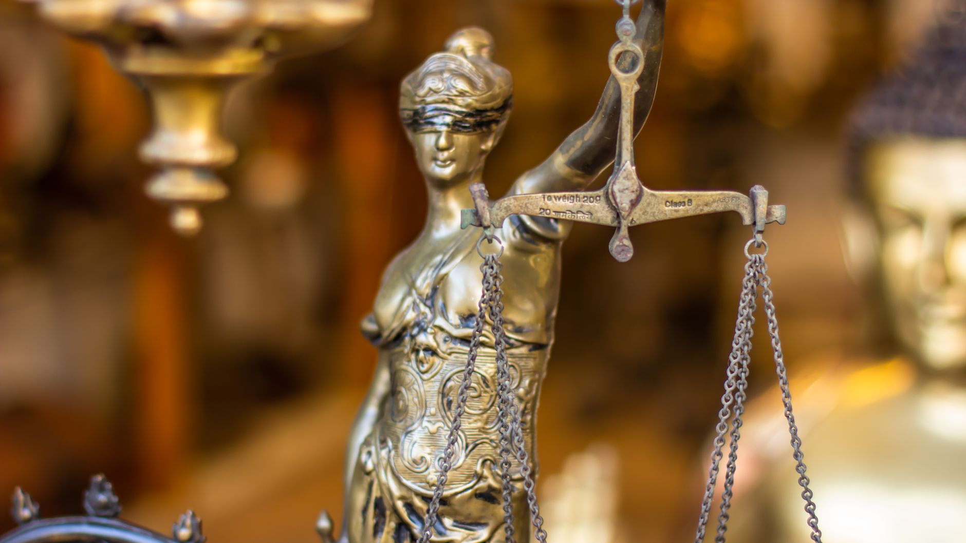 Abstract image of scales of justice representing the balance between state power and individual rights, illustrating the principle of proportionality in public law.